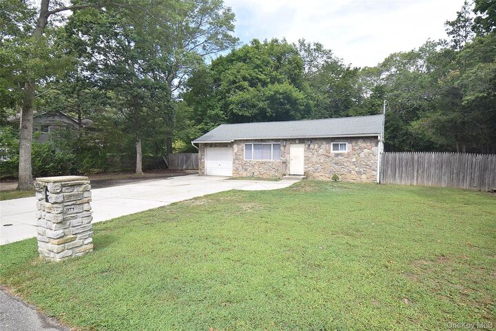 371 Oceanside Street  Islip Terrace NY 11752 photo