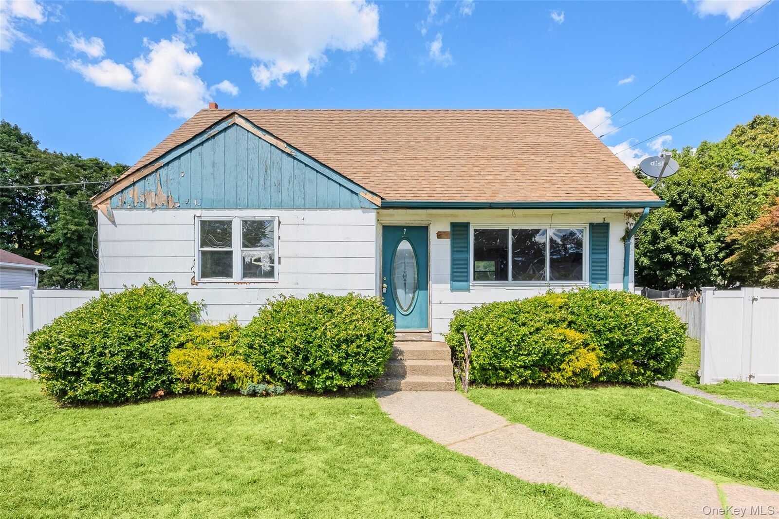 Property Photo:  7 Montgomery Street  NY 11717 