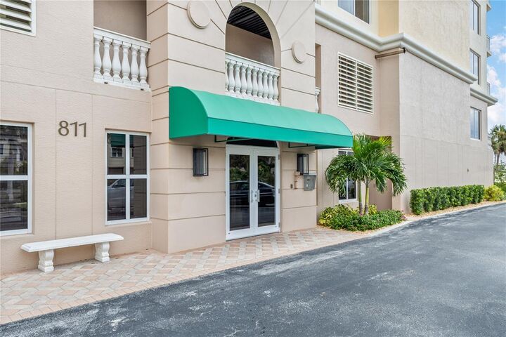 Property Photo:  811 The Esplanade N 302  FL 34285 