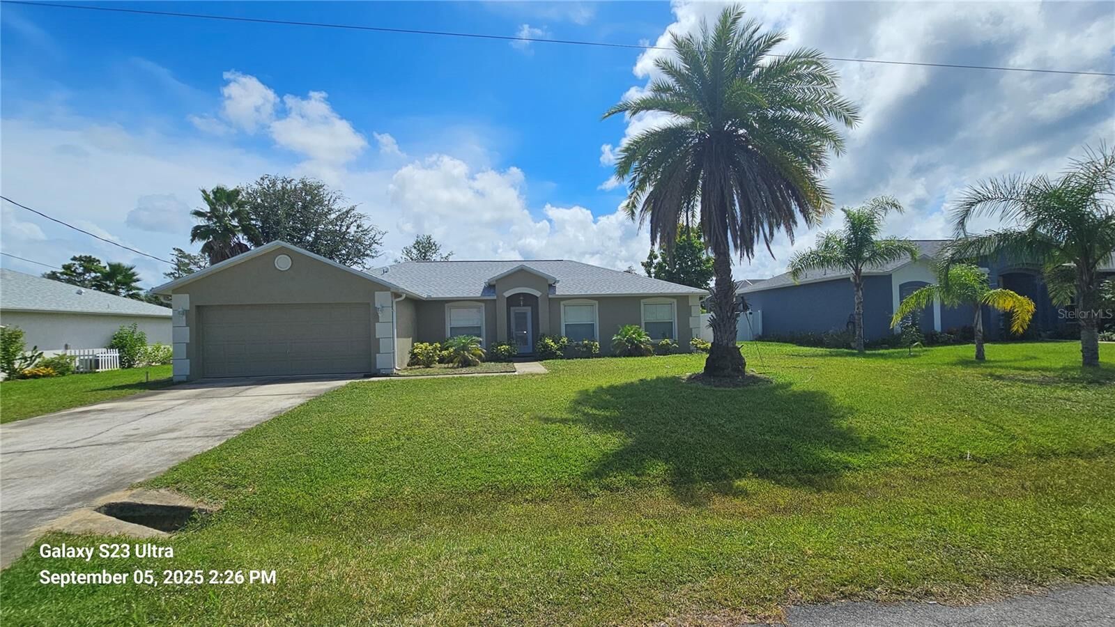 Property Photo:  33 Fenwick Lane  FL 32137 
