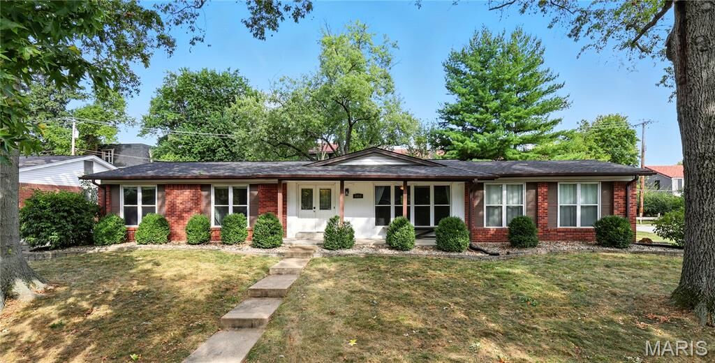 Property Photo: 1014 Fernway Lane MO 63141