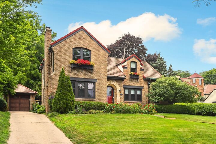 6304 Upper Pkwy  Wauwatosa WI 53213 photo