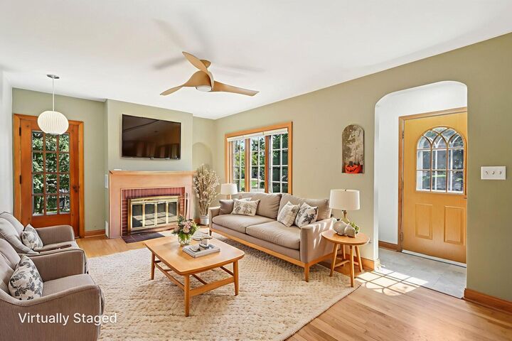 Property Photo:  1370 Chestnut St  WI 53095 