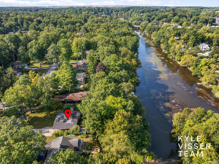 Property Photo:  2757 Cascade Springs Drive SE  MI 49546 