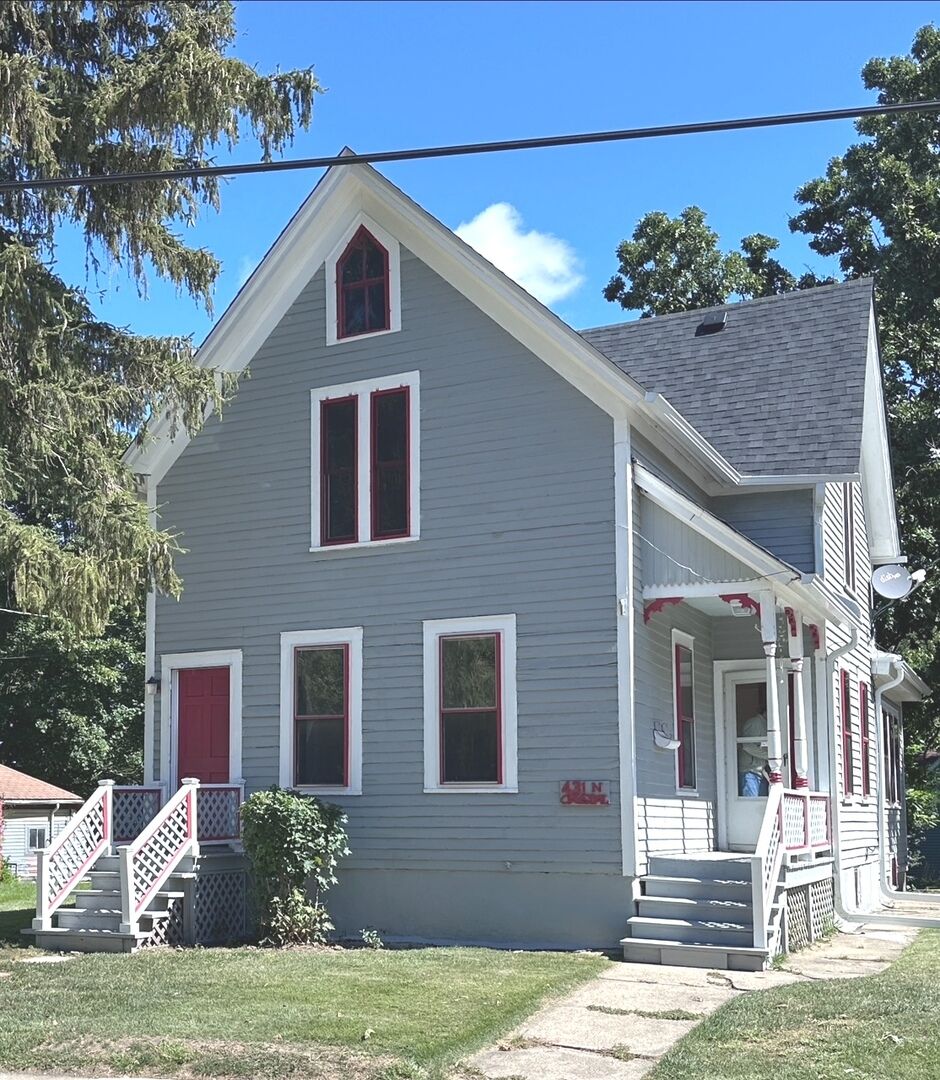 Property Photo:  431 N Crystal Street  IL 60123 