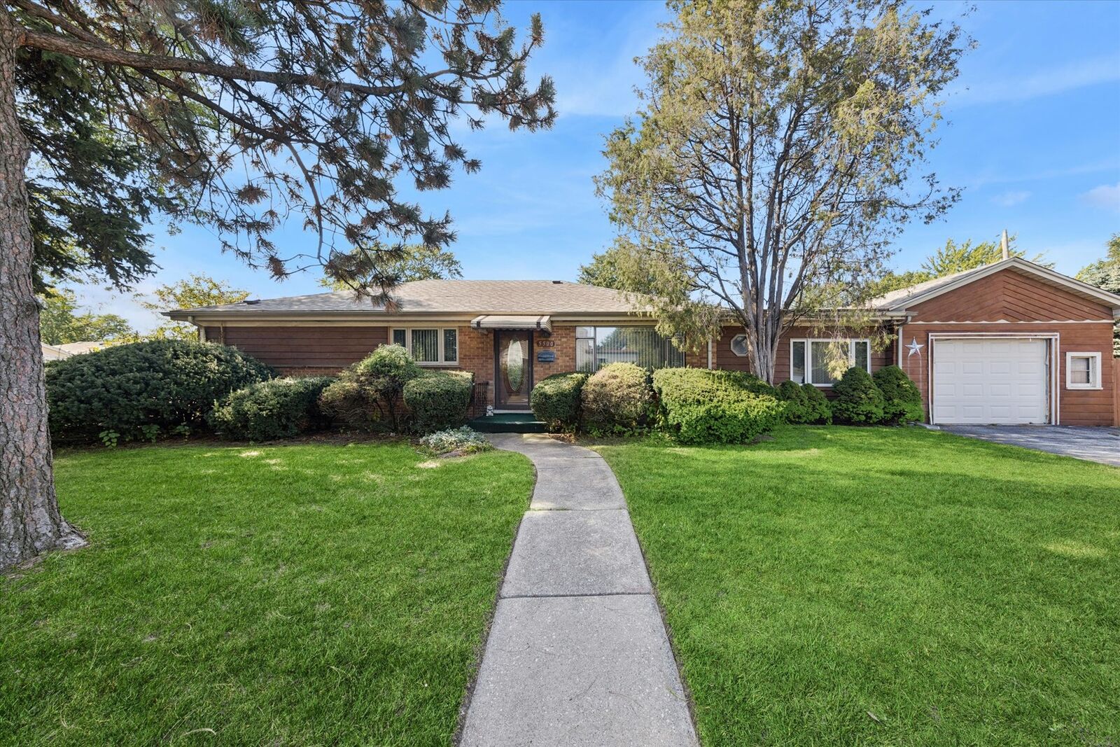 Property Photo: 5500 W 90th Street IL 60453