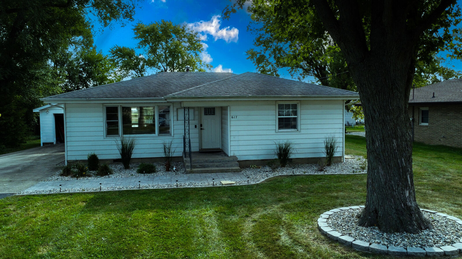 Property Photo:  617 N Hartwell Street  IL 60938 