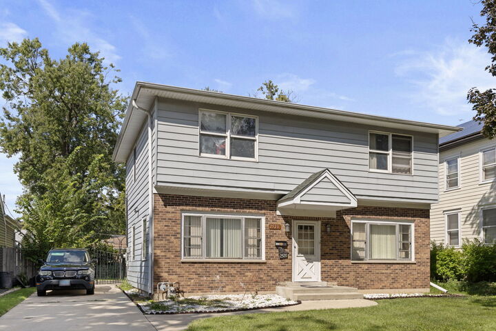 Property Photo:  2520 Dora Street  IL 60131 