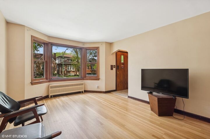 Property Photo:  6321 N Merrimac Avenue  IL 60646 