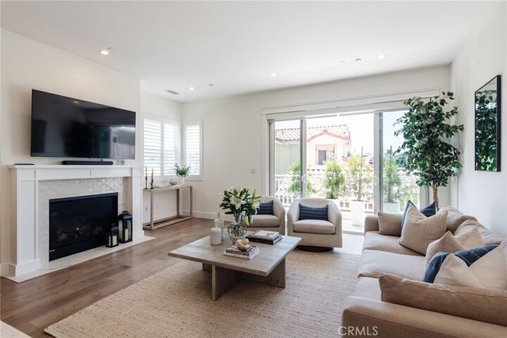 Property Photo: 1730 Havemeyer Lane CA 90278