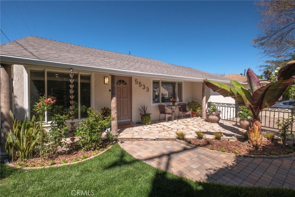 Property Photo:  5533 W 118 Place W  CA 90304 