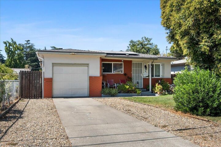 Property Photo:  2427 S Pilgrim Street  CA 95206 