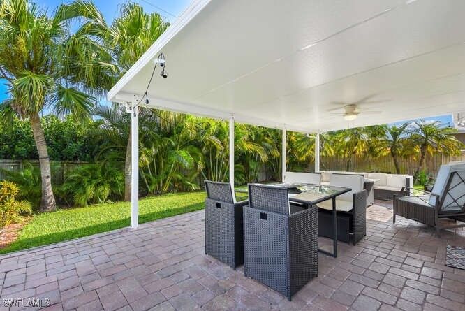 Property Photo: 637 103rd Avenue N FL 34108