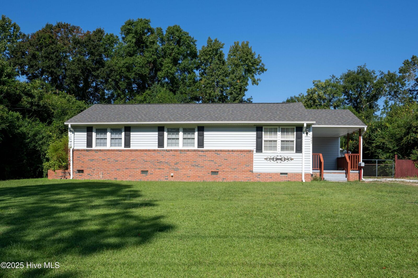 Property Photo:  1003 River Street  NC 28540 