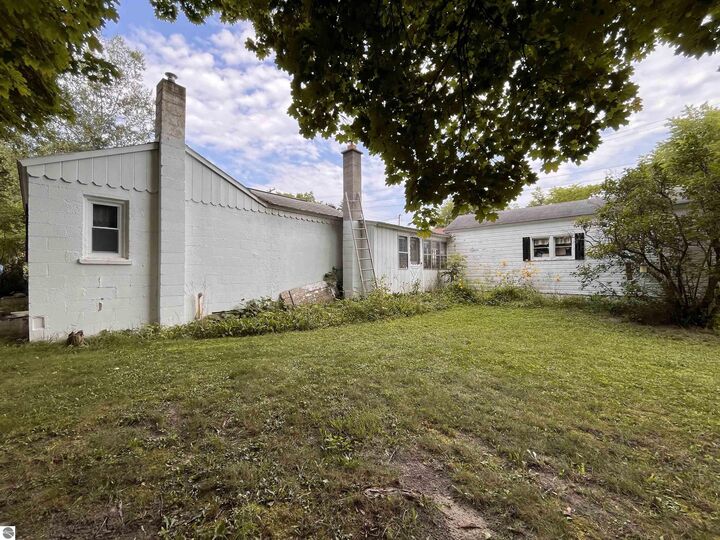 Property Photo:  2076 West Street  MI 49622 