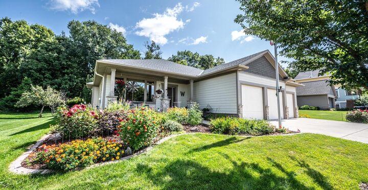 Property Photo: 2704 Oak Lawn Drive MN 55057