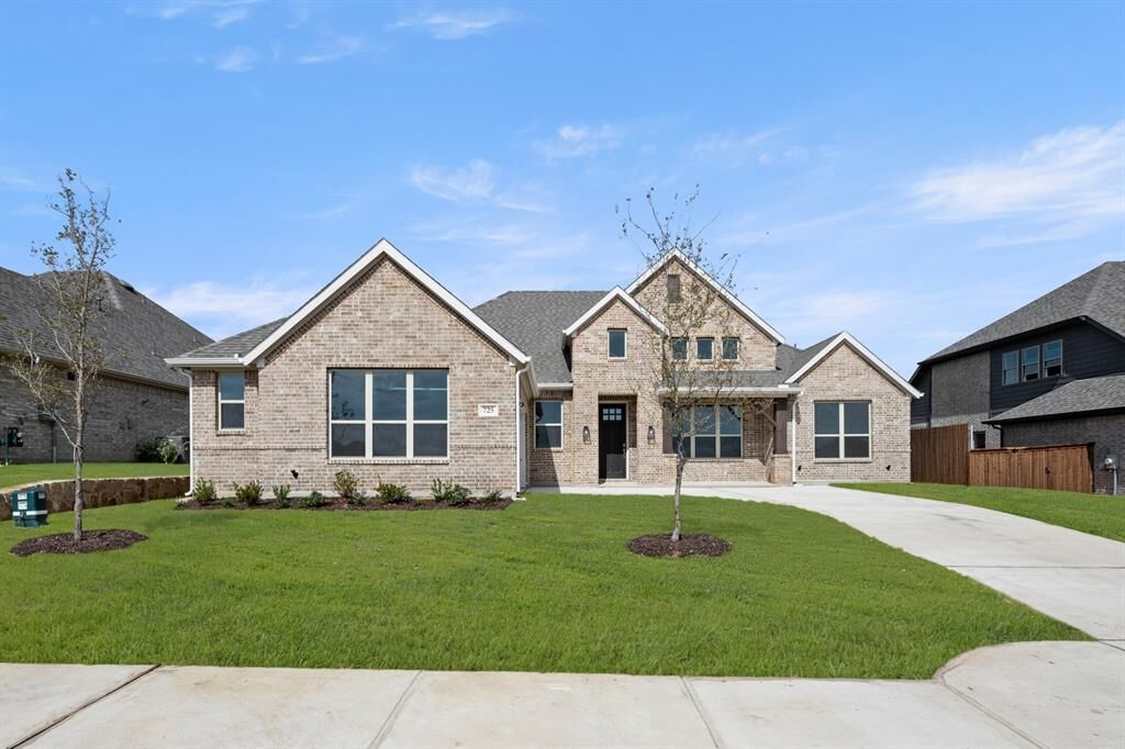 Photo de la propriété:  725 Carriage Hill Road  TX 76065