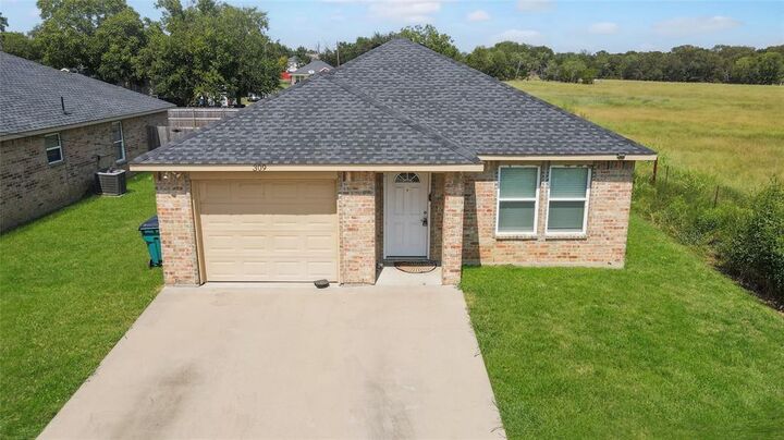 Photo de la propriété:  309 E 2nd Street  TX 76064 