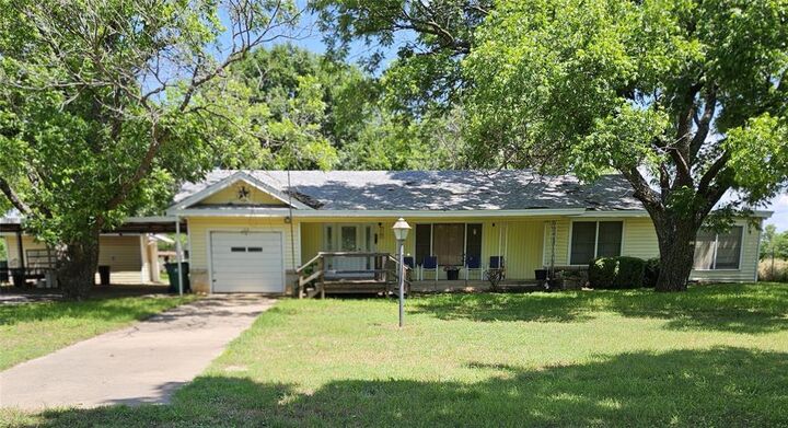 Property Photo: 109 Bluebonnet Drive TX 76073