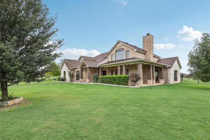 Property Photo: 2640 Creekwood Drive TX 75104