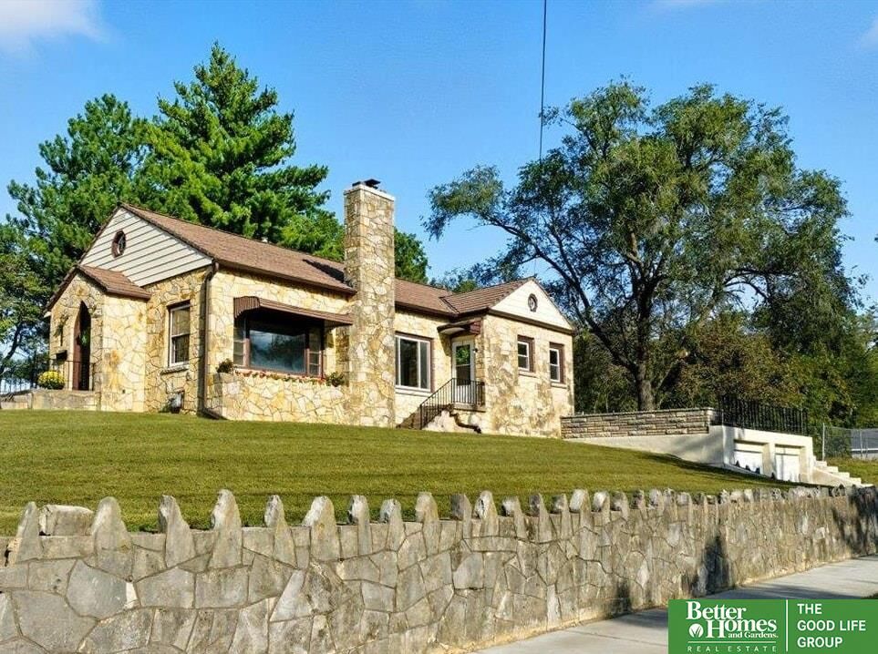 Property Photo:  1104 Avenue G  NE 68048 