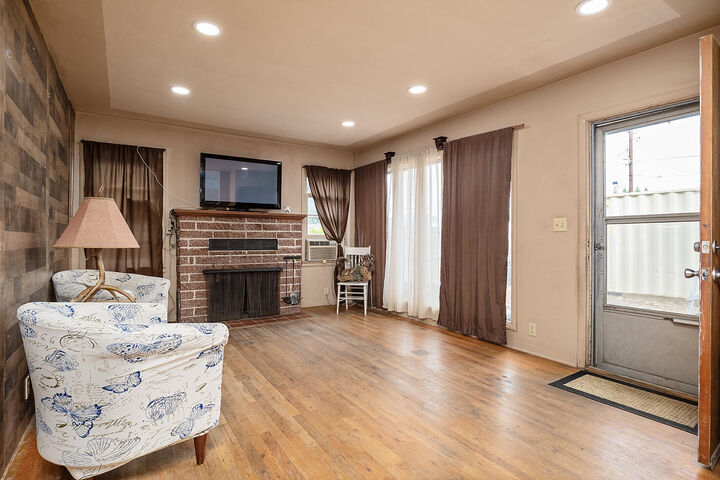 Property Photo:  861 SE M Street  OR 97526 