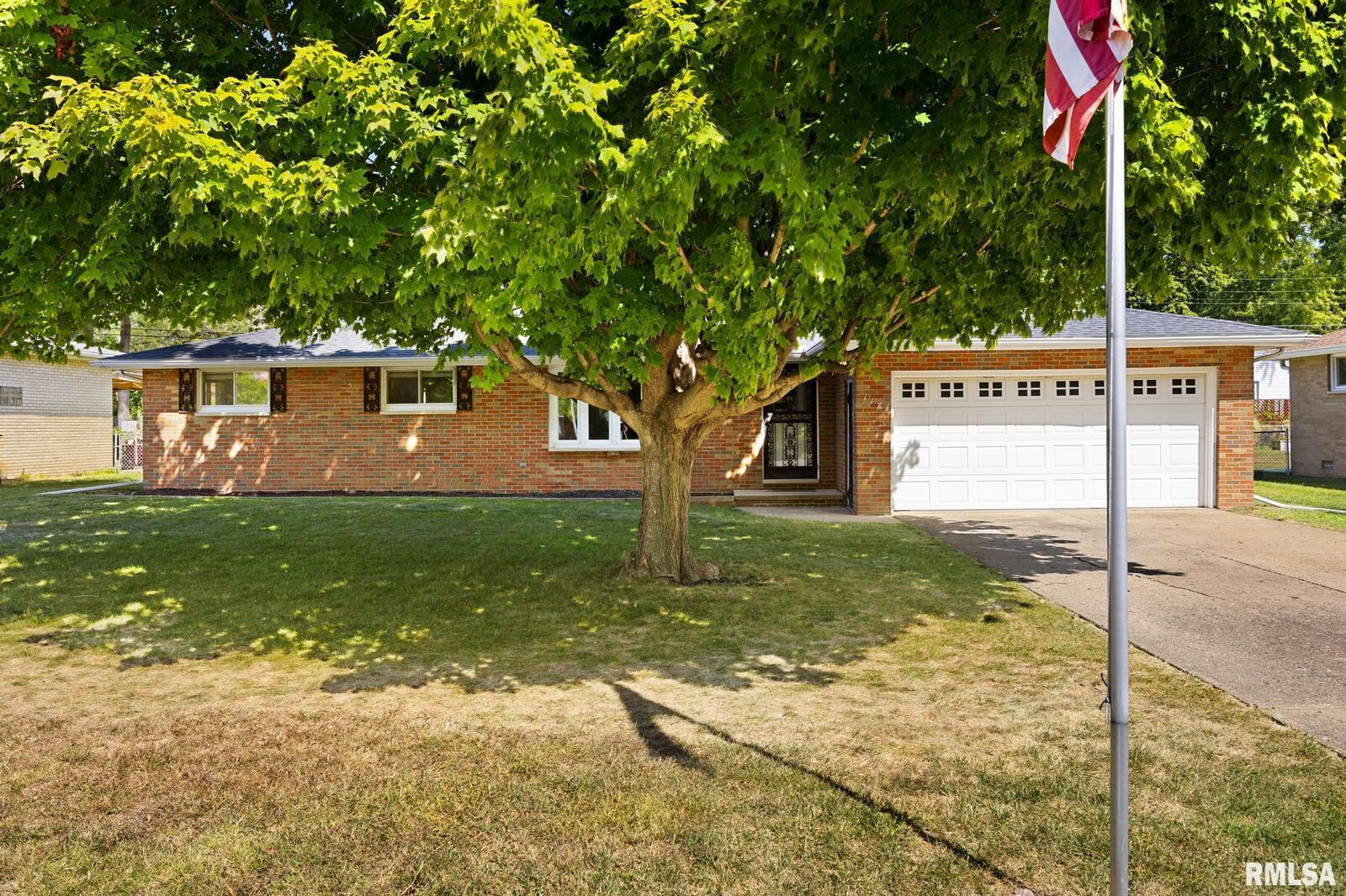 Property Photo: 117 Julian Avenue IL 61611