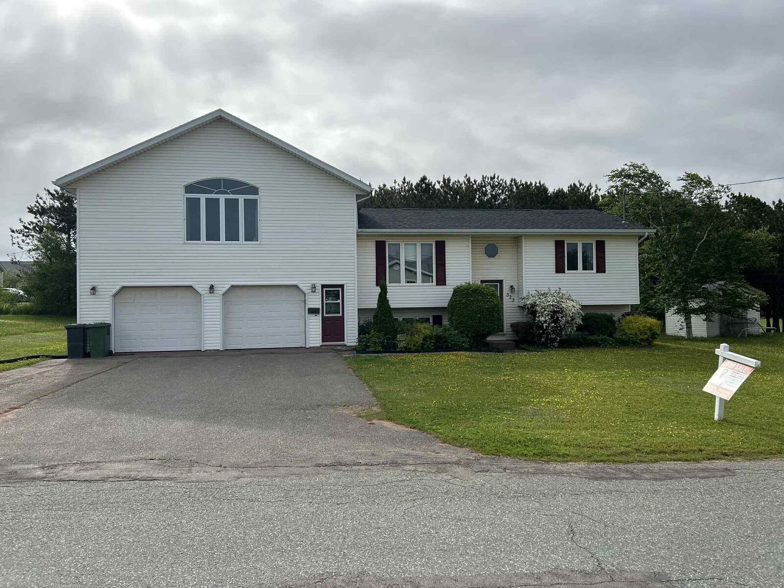 Property Photo:  323 Norman Drive  PE C1N 5X9 