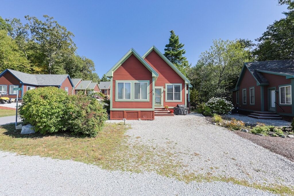 Property Photo:  2 Courtview Ln 2  MA 01886 