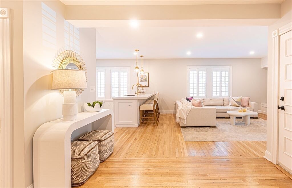 Property Photo:  16 Park Ave 1  MA 01890 