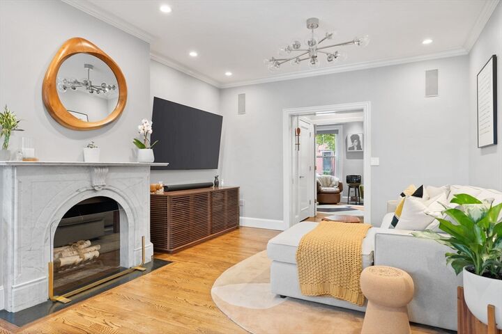 Property Photo:  135 W Concord Street 1  MA 02118 