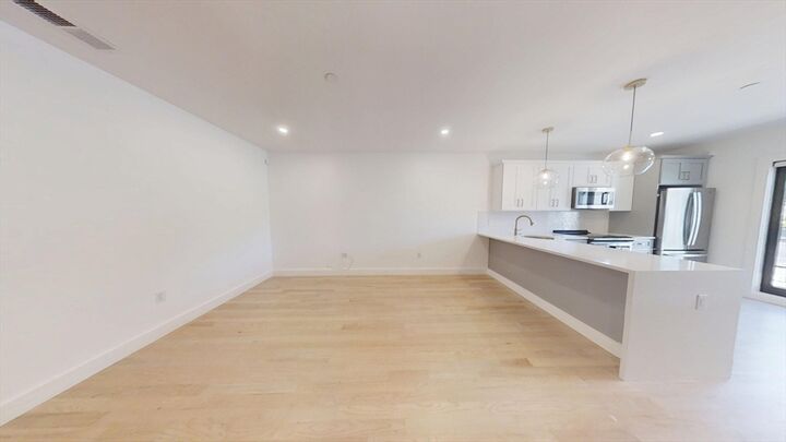 Property Photo:  52 Withington St 7  MA 02124 