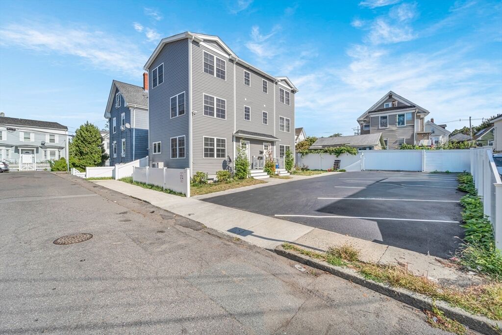 Property Photo:  6B Pinkham Pl 2  MA 01902 