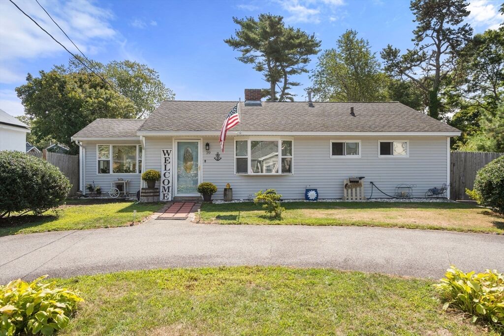 Property Photo:  39 Chippewa Dr  MA 02532 
