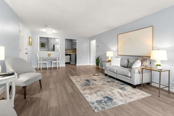 Property Photo: 5 Hallmark Gardens 7 MA 01803