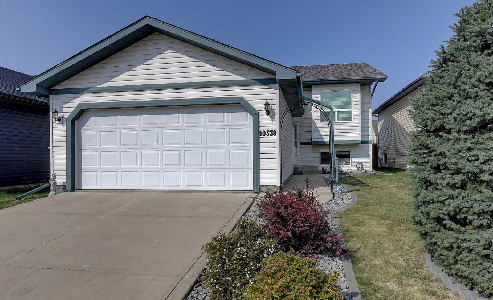 Property Photo:  10538 Royal Oaks Drive  AB T8V 8G2 