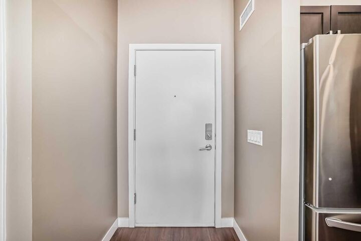 Property Photo:  4303 1 Street NE 408  AB T2E 7M3 