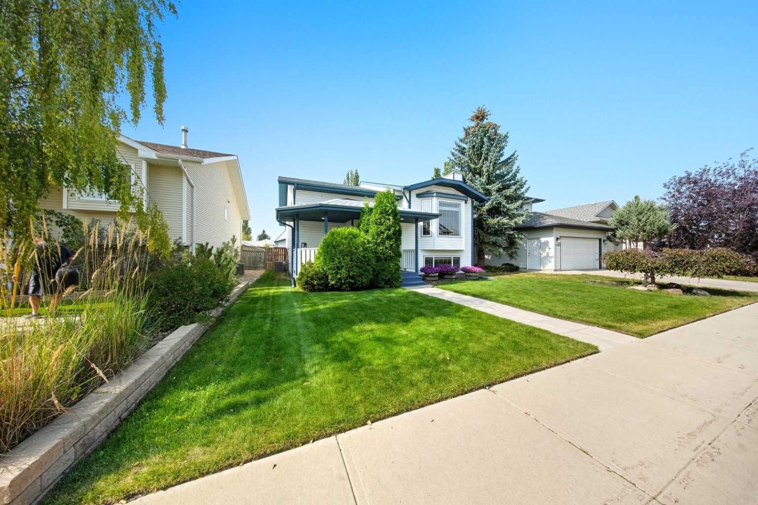 Property Photo:  105 Darling Crescent  AB T4R 2V8 