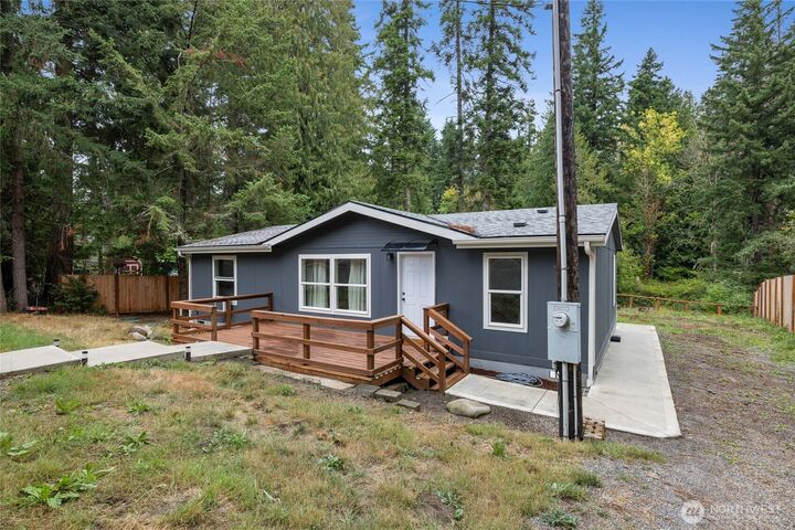 Property Photo: 13906 166th Avenue SE WA 98576