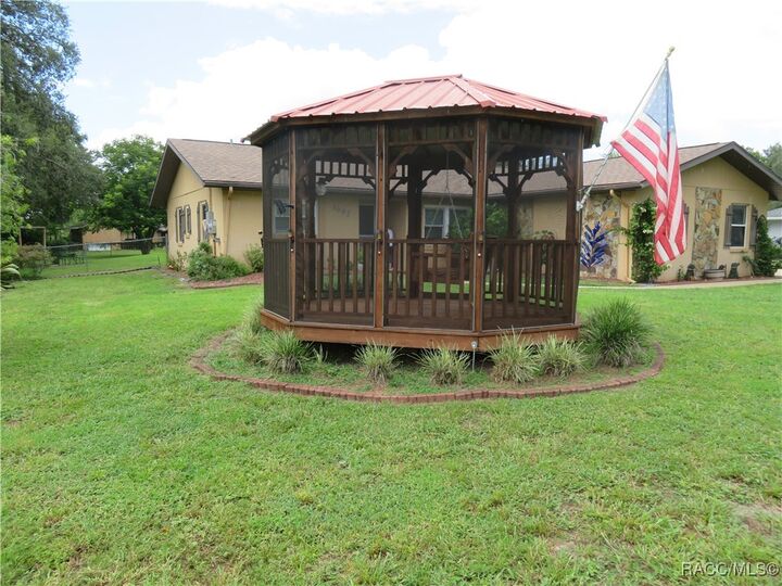 Property Photo: 3002 S Rose Avenue FL 34450