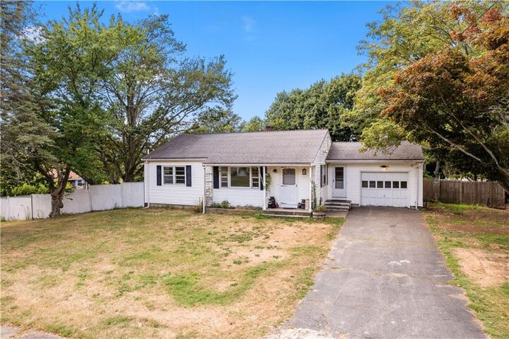 37 Souza Way  Portsmouth RI 02871 photo