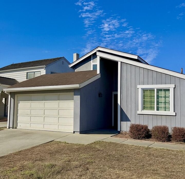 Property Photo:  424 Brighton Street  CA 93907 
