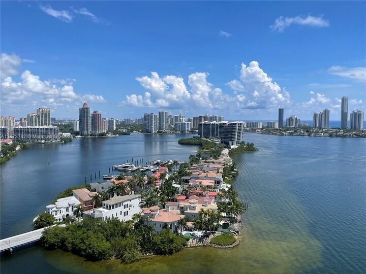 Property Photo: 3000 Island Blvd 2405 FL 33160