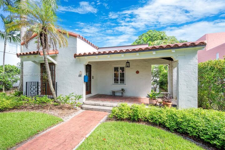 Property Photo:  1137 Obispo Ave  FL 33134 