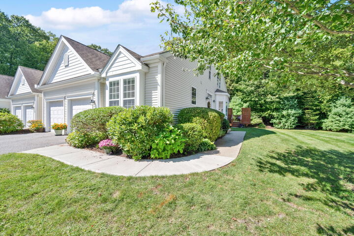 Property Photo:  16 Bridle Path 16  CT 06019 