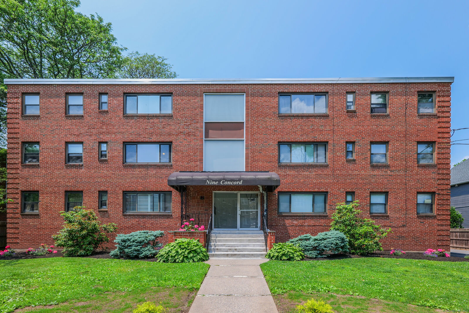 Property Photo:  9 Concord Street Apt B1  CT 06119 