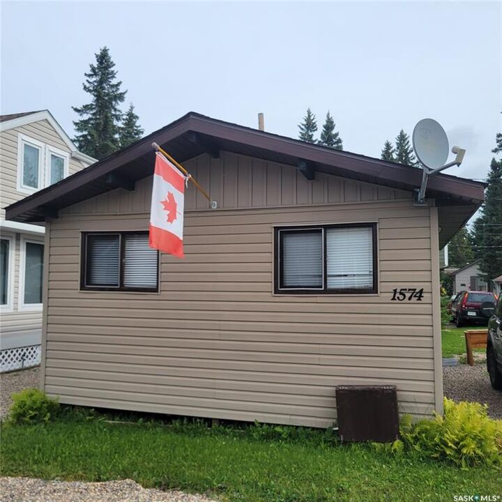 1574 Grebe Street  Prince Albert National Park SK S0J 2Y0 photo