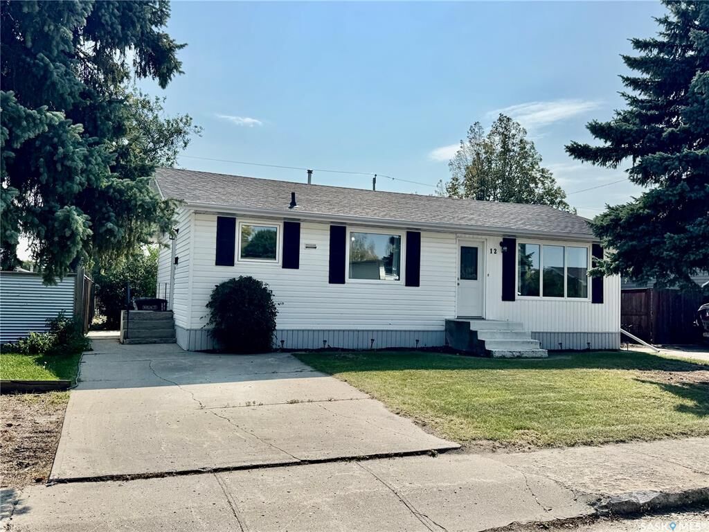 Property Photo: 12 King Crescent SK S0K 2A0
