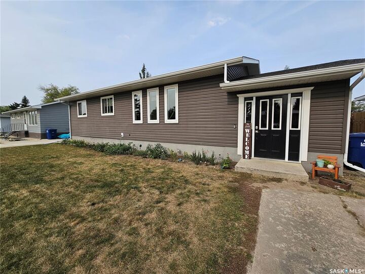 Property Photo:  317 4th Avenue W  SK S0K 4L0