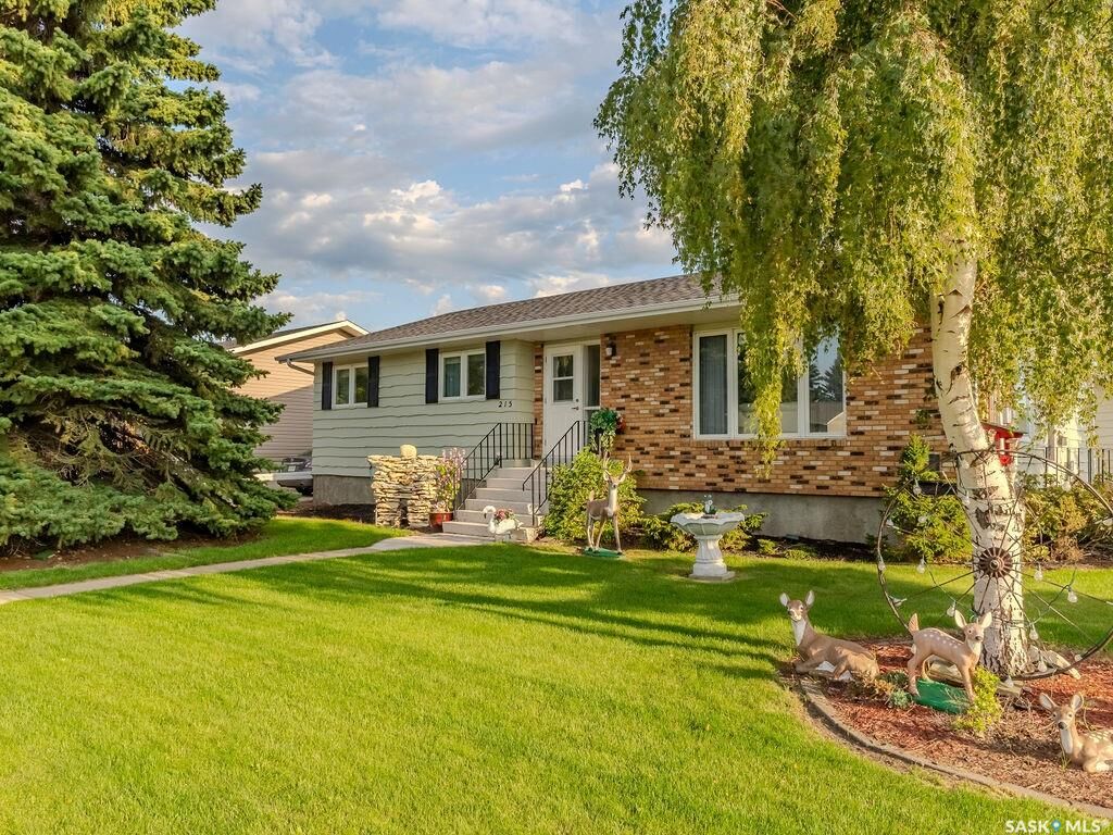 Property Photo:  215 7th Street S  SK S0K 4P0 